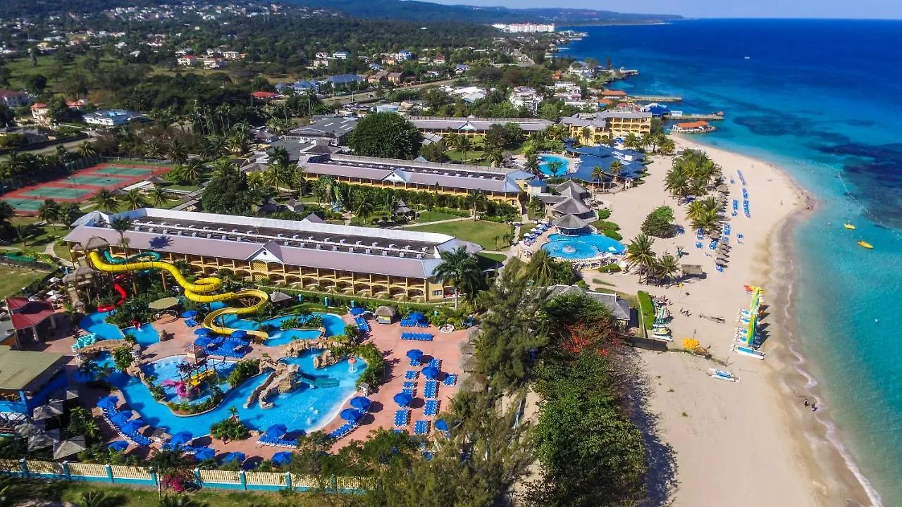 Jewel Runaway Bay Beach Resort & Waterpark 4*,