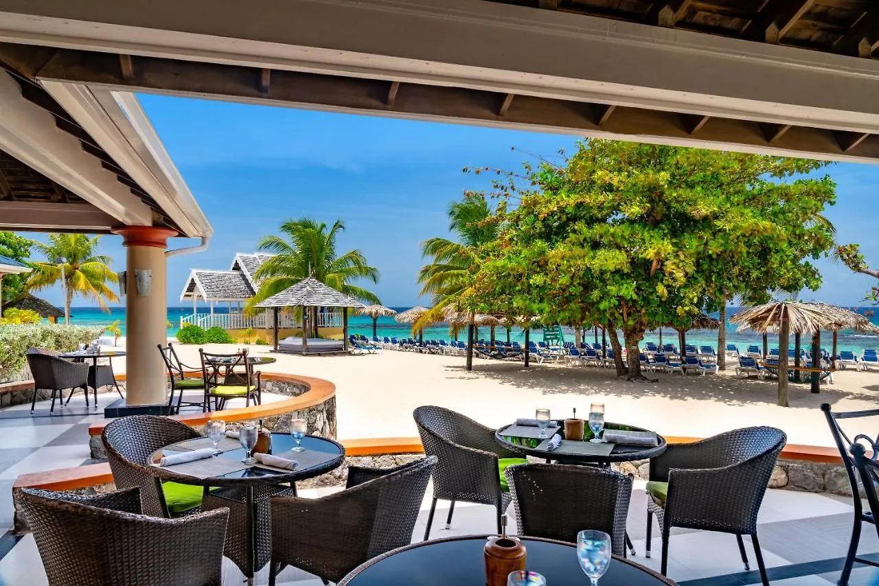 Jewel Runaway Bay Beach Resort & Waterpark