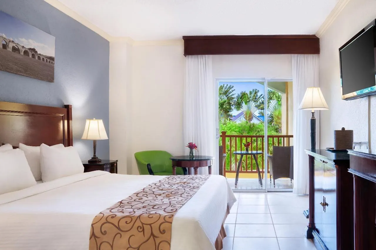 Jewel Runaway Bay Beach Resort & Waterpark