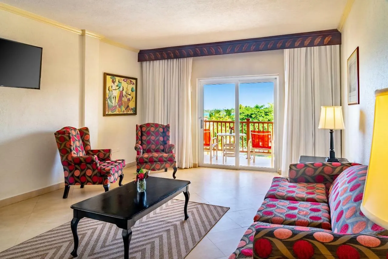 Jewel Runaway Bay Beach Resort & Waterpark