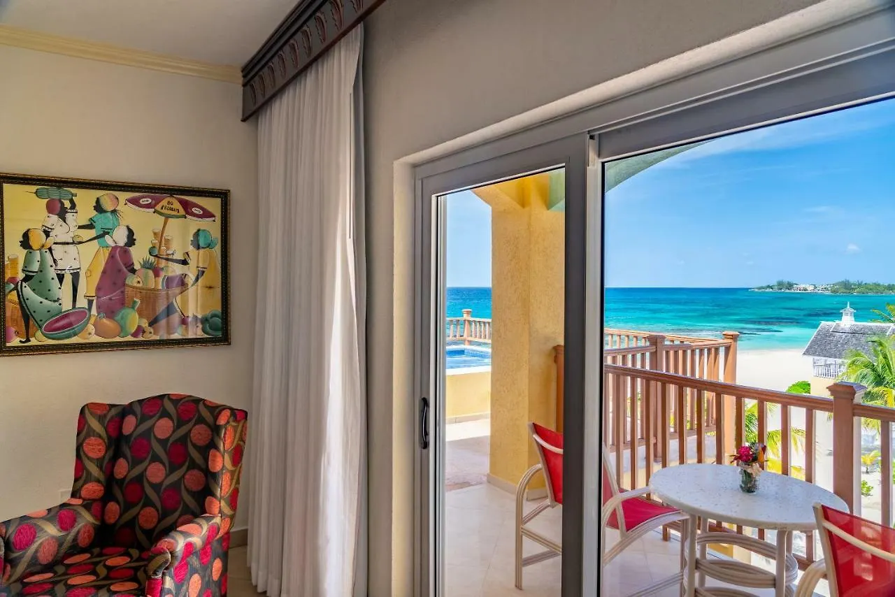 Jewel Runaway Bay Beach Resort & Waterpark