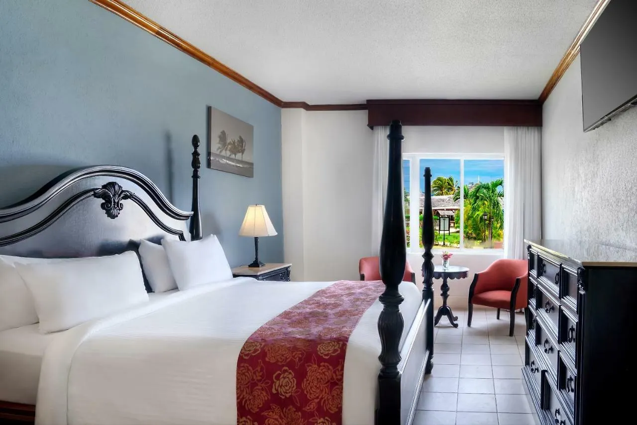Jewel Runaway Bay Beach Resort & Waterpark 4*,